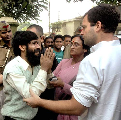 राहुल के काफिले के आगे आया युवक | राहुल की 'पदयात्रा'