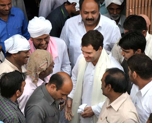 राहुल के काफिले के आगे आया युवक | राहुल की 'पदयात्रा'