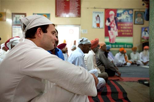 राहुल के काफिले के आगे आया युवक | राहुल की 'पदयात्रा'