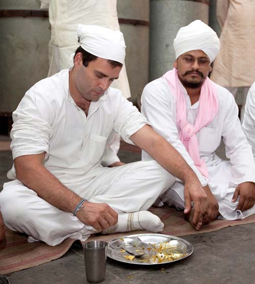 राहुल के काफिले के आगे आया युवक | राहुल की 'पदयात्रा'