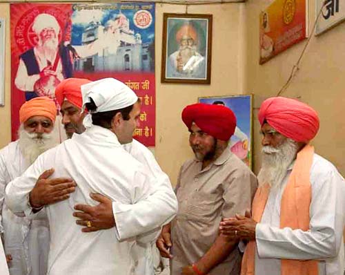 राहुल के काफिले के आगे आया युवक | राहुल की 'पदयात्रा'