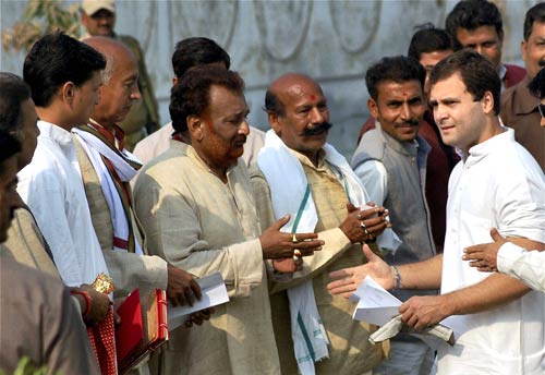 राहुल के काफिले के आगे आया युवक | राहुल की 'पदयात्रा'