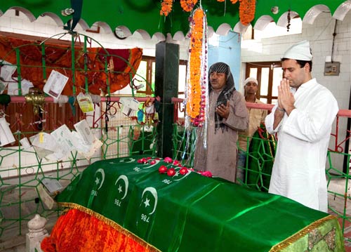 राहुल के काफिले के आगे आया युवक | राहुल की 'पदयात्रा'