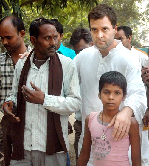 राहुल के काफिले के आगे आया युवक | राहुल की 'पदयात्रा'