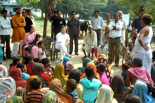 राहुल के काफिले के आगे आया युवक | राहुल की 'पदयात्रा'