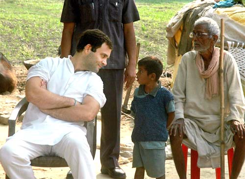 राहुल के काफिले के आगे आया युवक | राहुल की 'पदयात्रा'