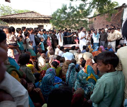 राहुल के काफिले के आगे आया युवक | राहुल की 'पदयात्रा'