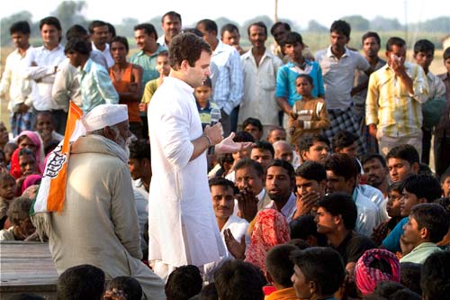 राहुल के काफिले के आगे आया युवक | राहुल की 'पदयात्रा'