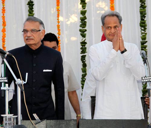 16 नवंबर 2011: तस्‍वीरों में देखें दिनभर की बड़ी खबरें  | पढ़ें