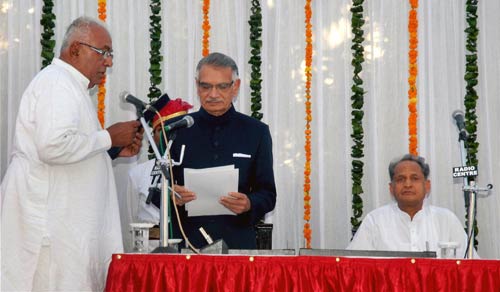 16 नवंबर 2011: तस्‍वीरों में देखें दिनभर की बड़ी खबरें  | पढ़ें