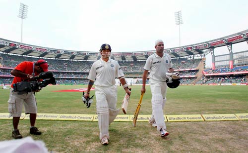 24 नवंबर 2011: तस्वीरों में देखें दिनभर की बड़ी खबरें | पढ़ें