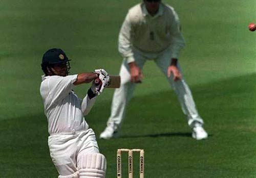 तस्‍वीरों में सचिन के शतकों की कहानी