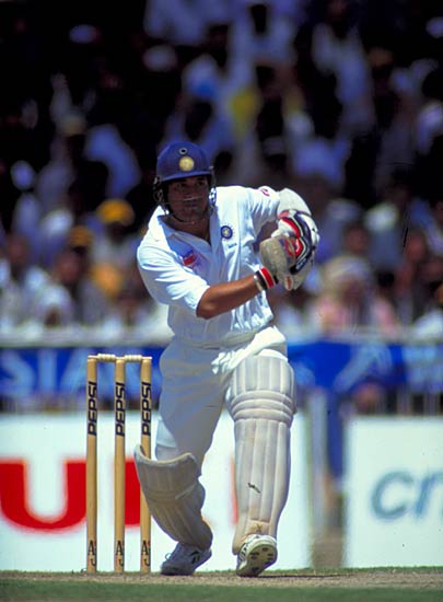 तस्‍वीरों में सचिन के शतकों की कहानी