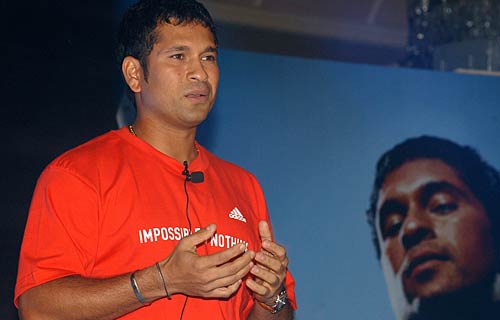 तस्‍वीरों में सचिन के शतकों की कहानी