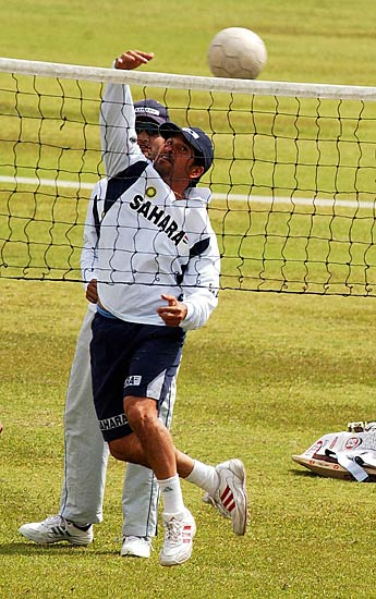 तस्‍वीरों में सचिन के शतकों की कहानी