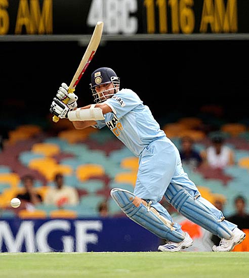 तस्‍वीरों में सचिन के शतकों की कहानी