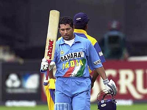 तस्‍वीरों में सचिन के शतकों की कहानी