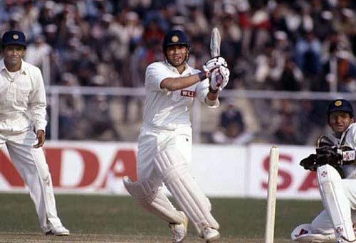 तस्‍वीरों में सचिन के शतकों की कहानी