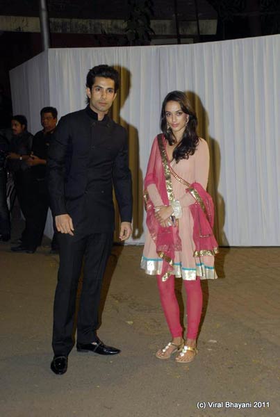 बोमन ईरानी के बेटे की रिसेप्शन पार्टी... | बोल्‍ड होती बालाएं... 