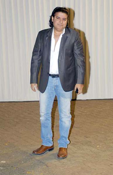 बोमन ईरानी के बेटे की रिसेप्शन पार्टी... | बोल्‍ड होती बालाएं... 