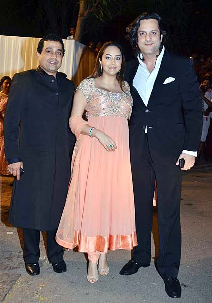 बोमन ईरानी के बेटे की रिसेप्शन पार्टी... | बोल्‍ड होती बालाएं... 