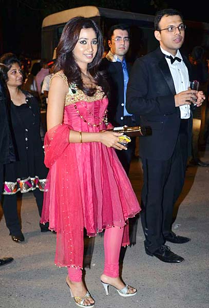 बोमन ईरानी के बेटे की रिसेप्शन पार्टी... | बोल्‍ड होती बालाएं... 