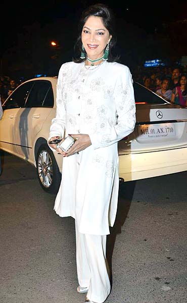 बोमन ईरानी के बेटे की रिसेप्शन पार्टी... | बोल्‍ड होती बालाएं... 