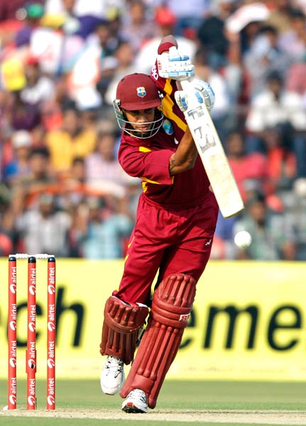 कटक वनडे: कांटे की टक्‍कर में जीता भारत | धोनी पर विशेष