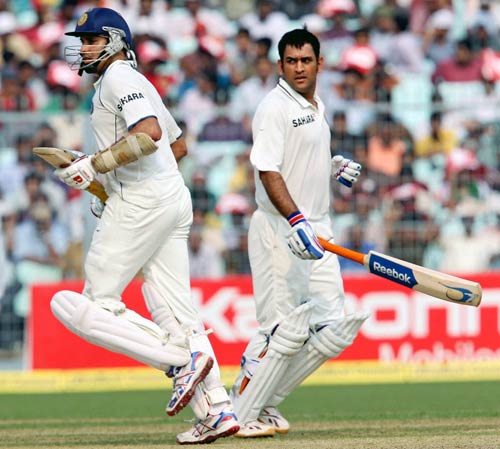 लक्ष्मण और धोनी का शतक, भारत ने शिकंजा कसा