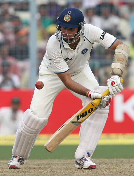 लक्ष्मण और धोनी का शतक, भारत ने शिकंजा कसा