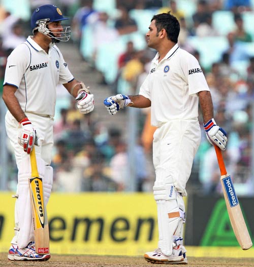 लक्ष्मण और धोनी का शतक, भारत ने शिकंजा कसा