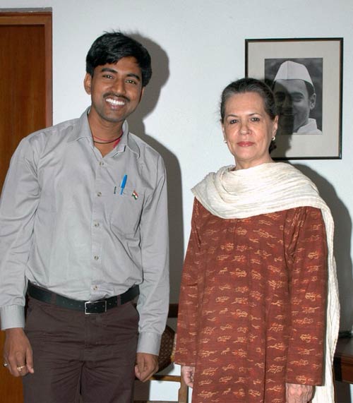 15 नवंबर 2011: तस्‍वीरों में देखें दिनभर की बड़ी खबरें | पढ़ें