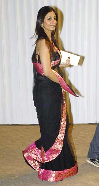 बोमन ईरानी के बेटे की रिसेप्शन पार्टी... | बोल्‍ड होती बालाएं... 