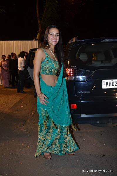 बोमन ईरानी के बेटे की रिसेप्शन पार्टी... | बोल्‍ड होती बालाएं... 