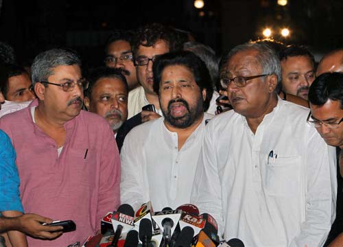 8 नवंबर 2011: तस्‍वीरों में देखें दिनभर की बड़ी खबरें