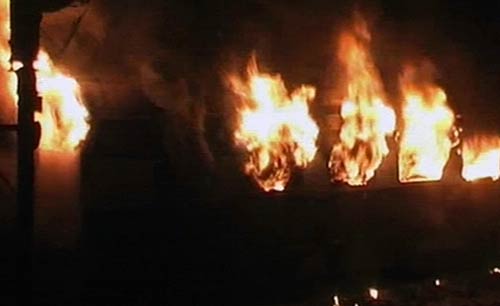 तस्‍वीरों में देखें हावड़ा-दून एक्‍सप्रेस में लगी आग...