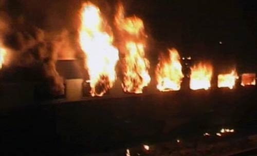 तस्‍वीरों में देखें हावड़ा-दून एक्‍सप्रेस में लगी आग...