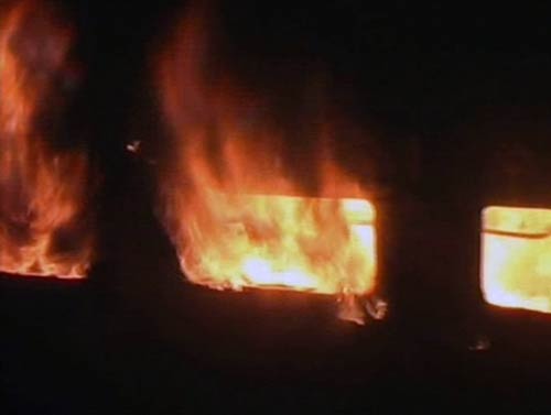 तस्‍वीरों में देखें हावड़ा-दून एक्‍सप्रेस में लगी आग...