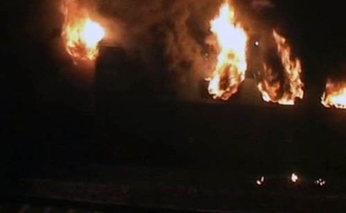 तस्‍वीरों में देखें हावड़ा-दून एक्‍सप्रेस में लगी आग...