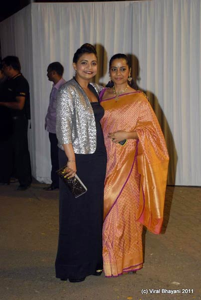 बोमन ईरानी के बेटे की रिसेप्शन पार्टी... | बोल्‍ड होती बालाएं... 