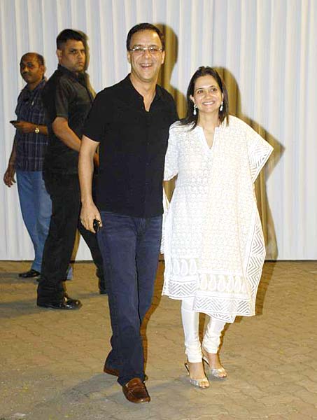 बोमन ईरानी के बेटे की रिसेप्शन पार्टी... | बोल्‍ड होती बालाएं... 