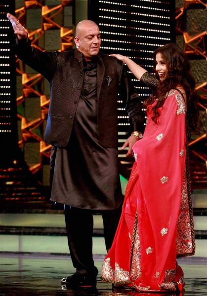 27 नवंबर 2011: तस्वीरों में देखें दिनभर की बड़ी खबरें | पढ़ें