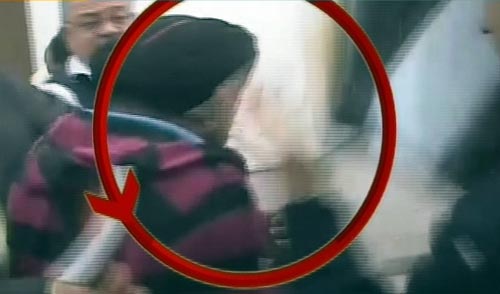 देखें युवक ने शरद पवार को कैसे मारा थप्‍पड़ | वीडियो