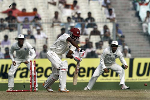 कोलकाता टेस्‍ट में जीत से 7 विकेट दूर भारत