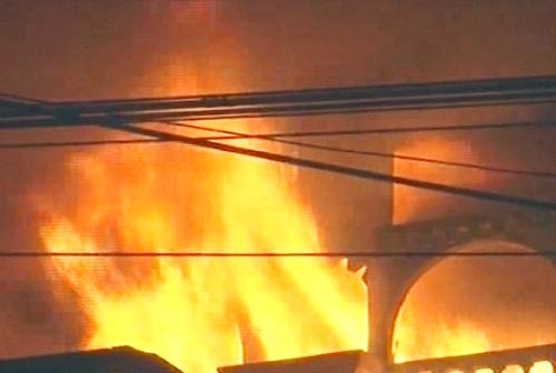 कोलकाता के रबड़ फैक्‍ट्री में लगी आग