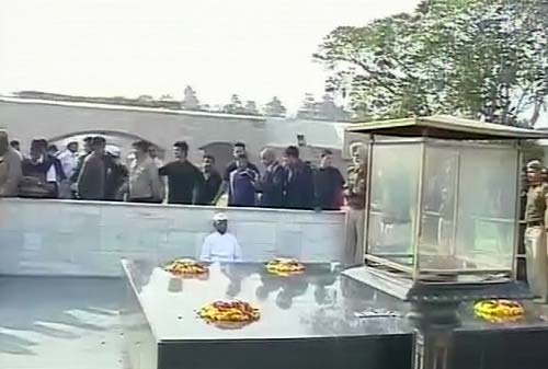 राजघाट के रास्‍ते जंतर-मंतर पर अन्‍ना | अन्‍ना का अनशन