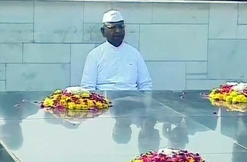 राजघाट के रास्‍ते जंतर-मंतर पर अन्‍ना | अन्‍ना का अनशन