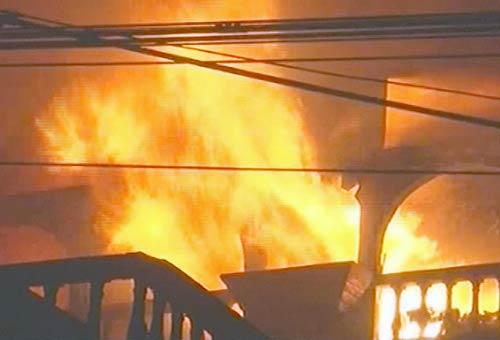 कोलकाता के रबड़ फैक्‍ट्री में लगी आग