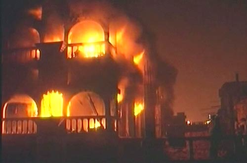 कोलकाता के रबड़ फैक्‍ट्री में लगी आग