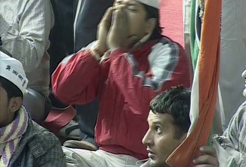 राजघाट के रास्‍ते जंतर-मंतर पर अन्‍ना | अन्‍ना का अनशन